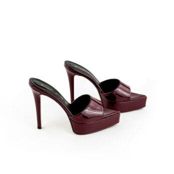 mules vernice bordeau