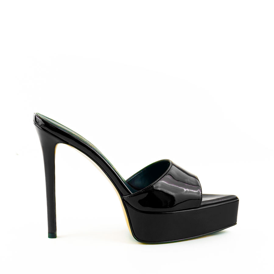 mules vernice nera