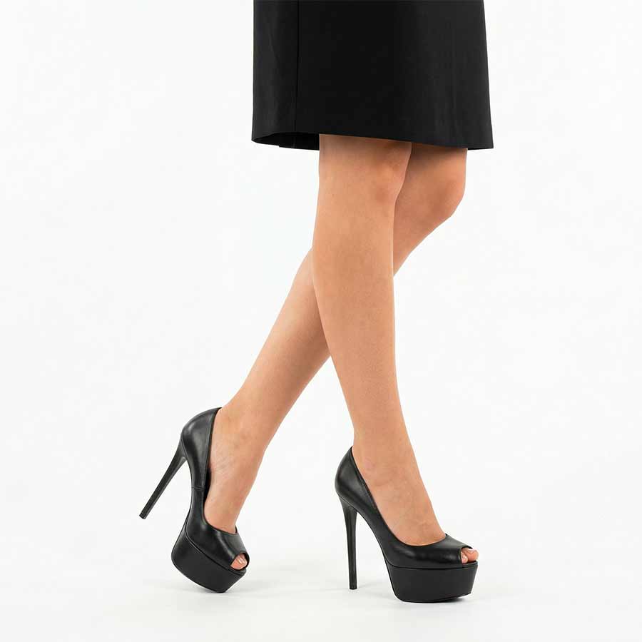 decollette spuntato pelle-nera