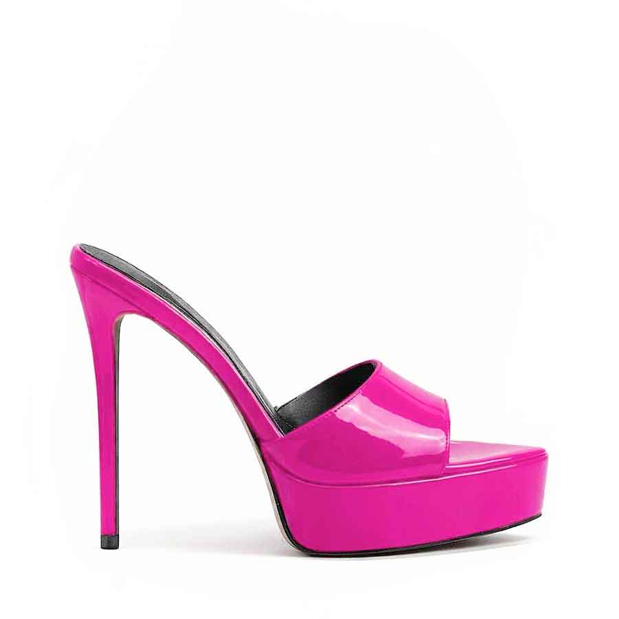 sandalo vernice fucsia