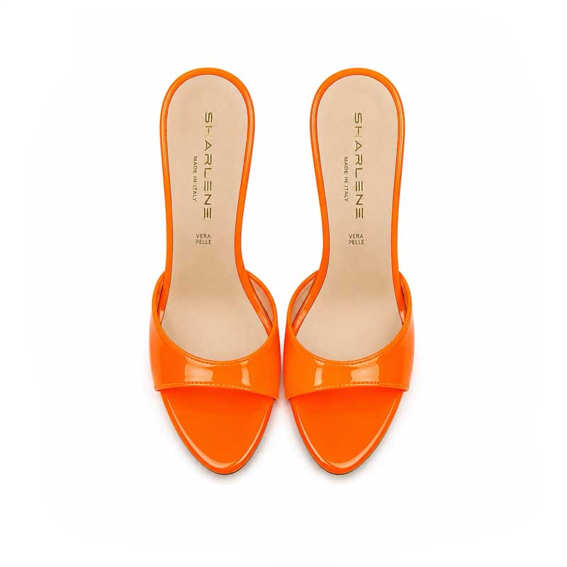 mules vernice arancio